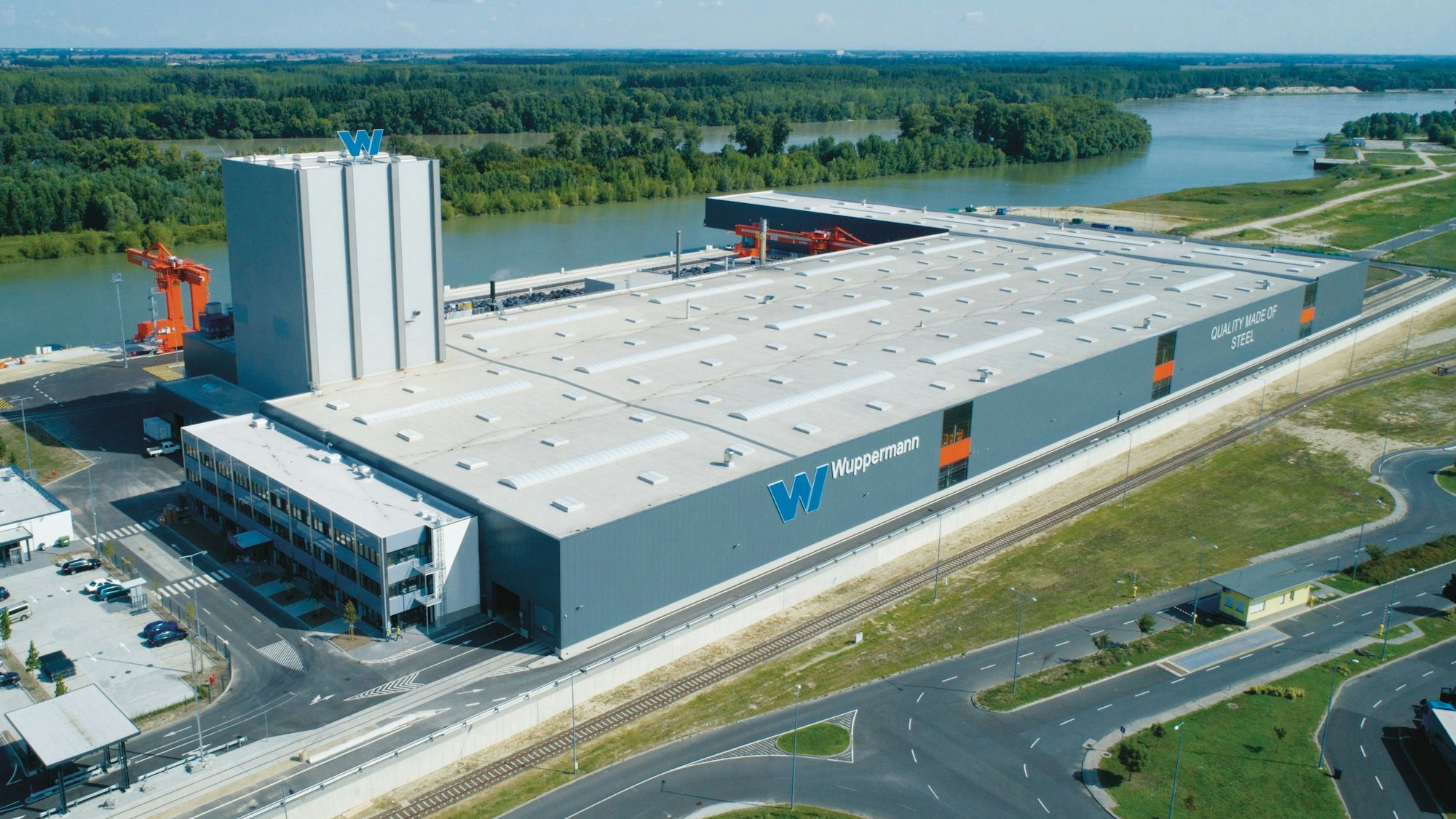 Im Hafen des ungarischen Györ-Gönyü liegt das größte Werk des Stahlkonzerns Wuppermann