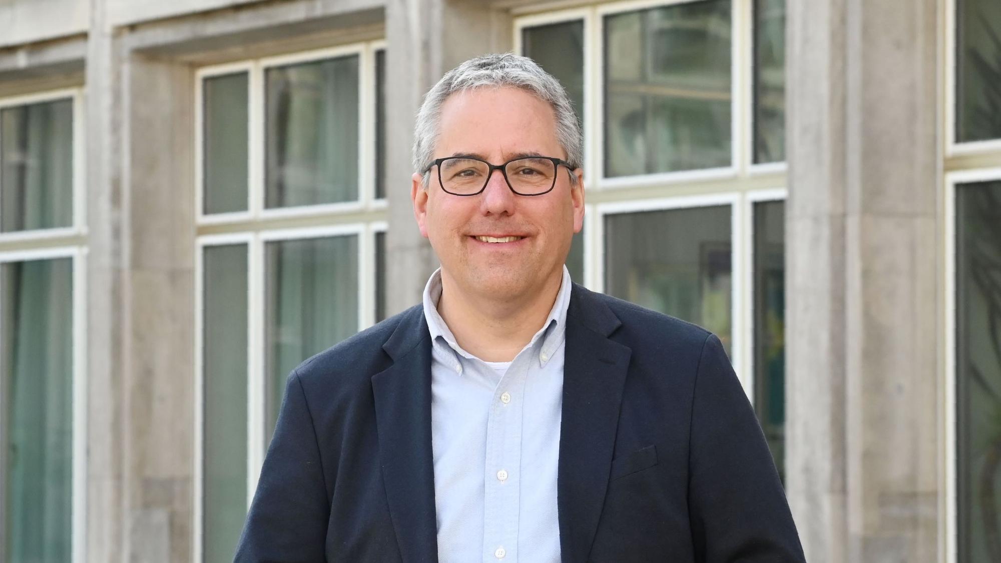 Christian Joisten lächelt in die Kamera