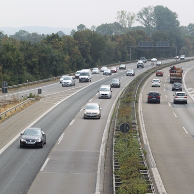 Blick auf die Autobahn vor dem Ausbau auf acht Spuren.