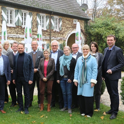 Die Verwaltungsvorstände der Städte Leverkusen und Langenfeld auf der Wasserburg Haus Graven in Langenfeld-Wiescheid.