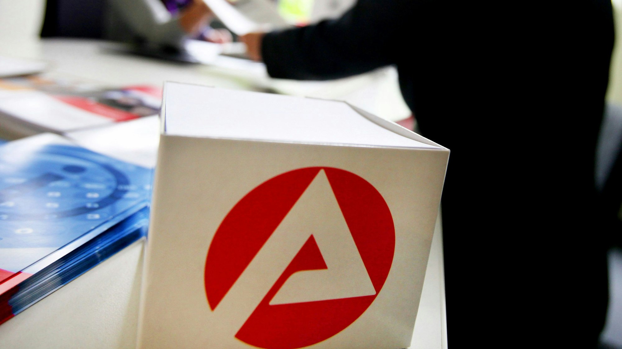 Eine „herausfordernde Wirtschaftslage“ sieht die Arbeitsagentur als Grund für den Anstieg der Arbeitslosenquote.