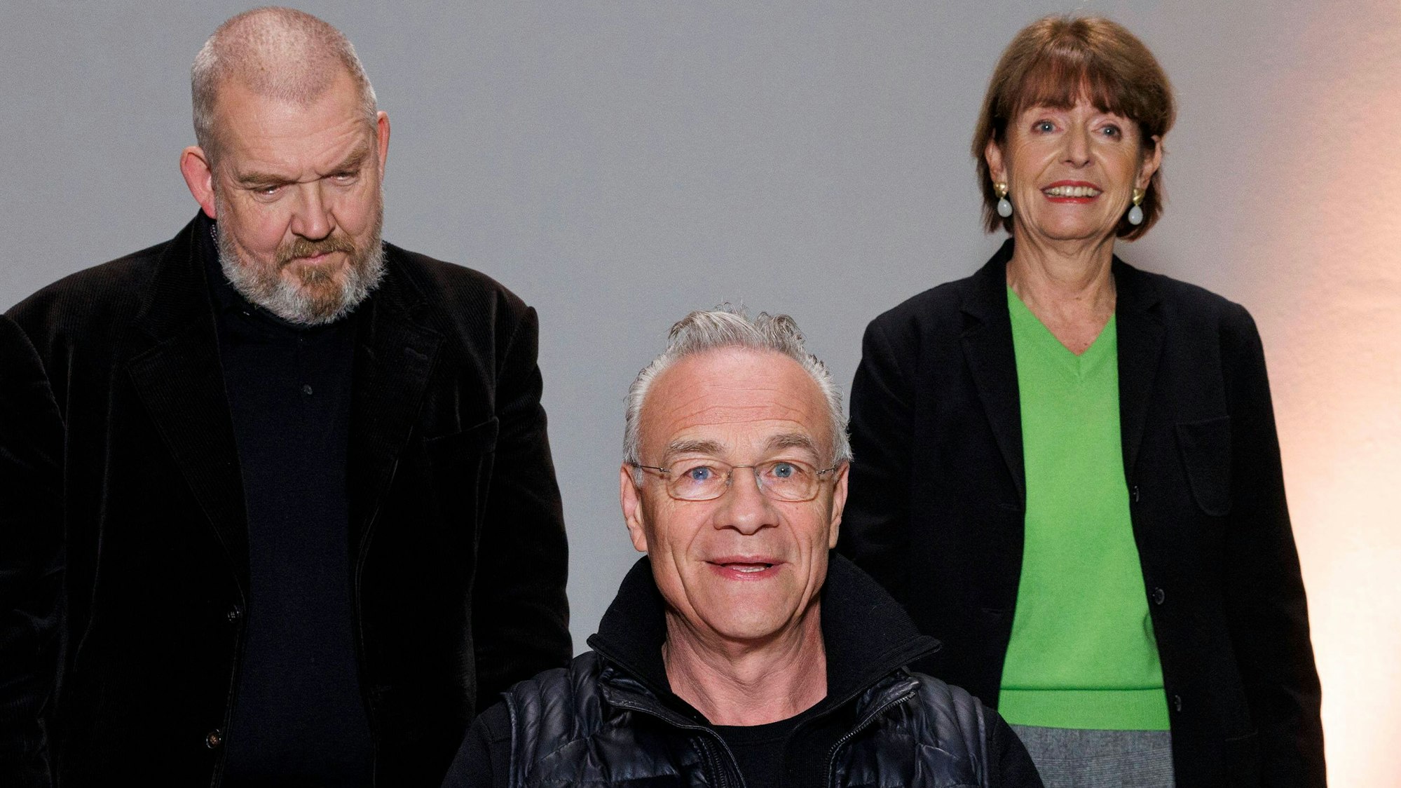 Schauspieler Dietmar Bär (links) und Klaus J. Behrendt mit Oberbürgermeisterin Henriette Reker beim Preview der Tatort-Folge „Schutzmaßnahmen“ im historischen Rathaus.