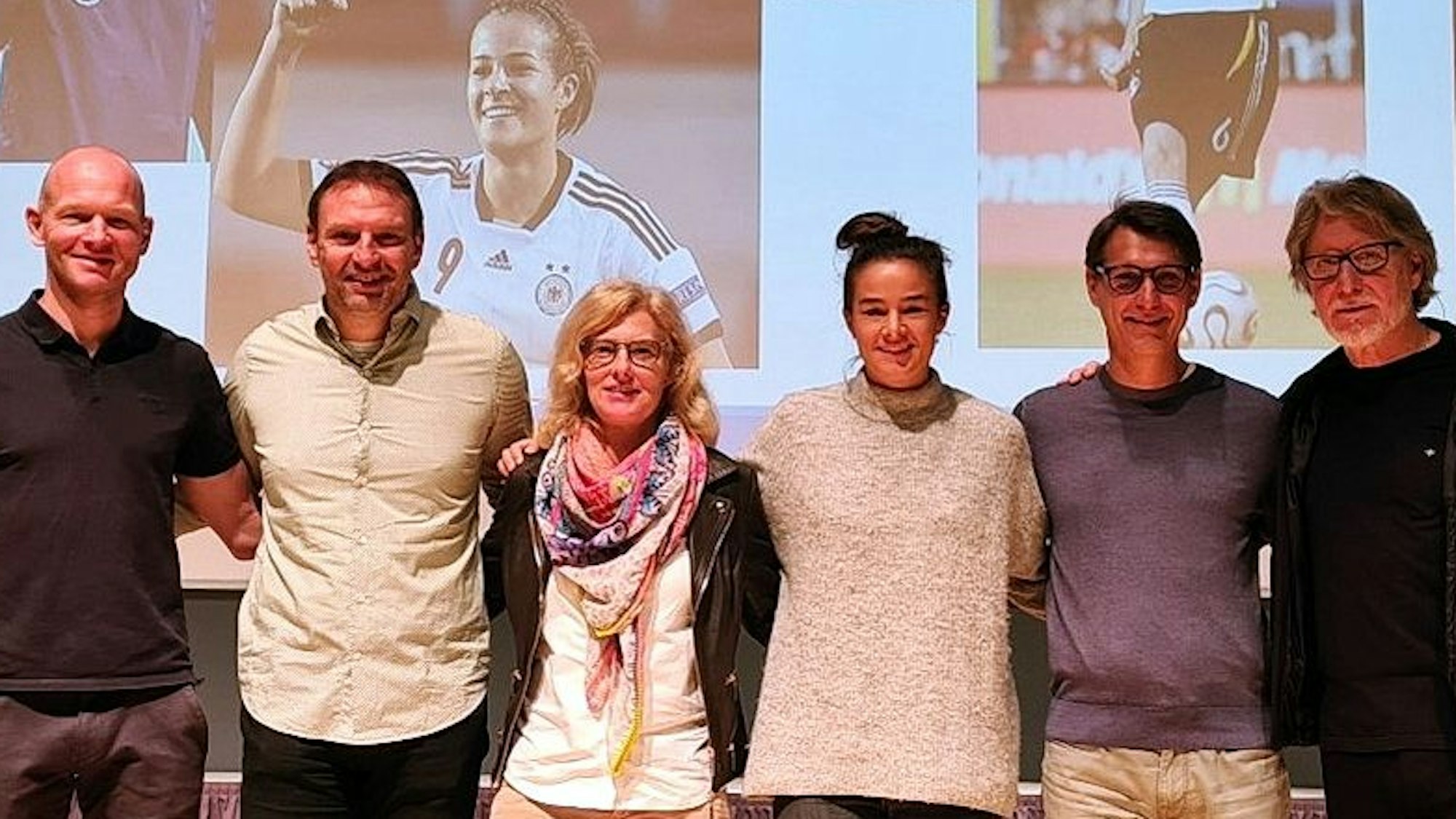 Michael Konermann vom AMAK, Jens Nowotny, Christine Tharra, Lena Lotzen, Michael Prus und Toni Schumacher (v.l.n.r.)