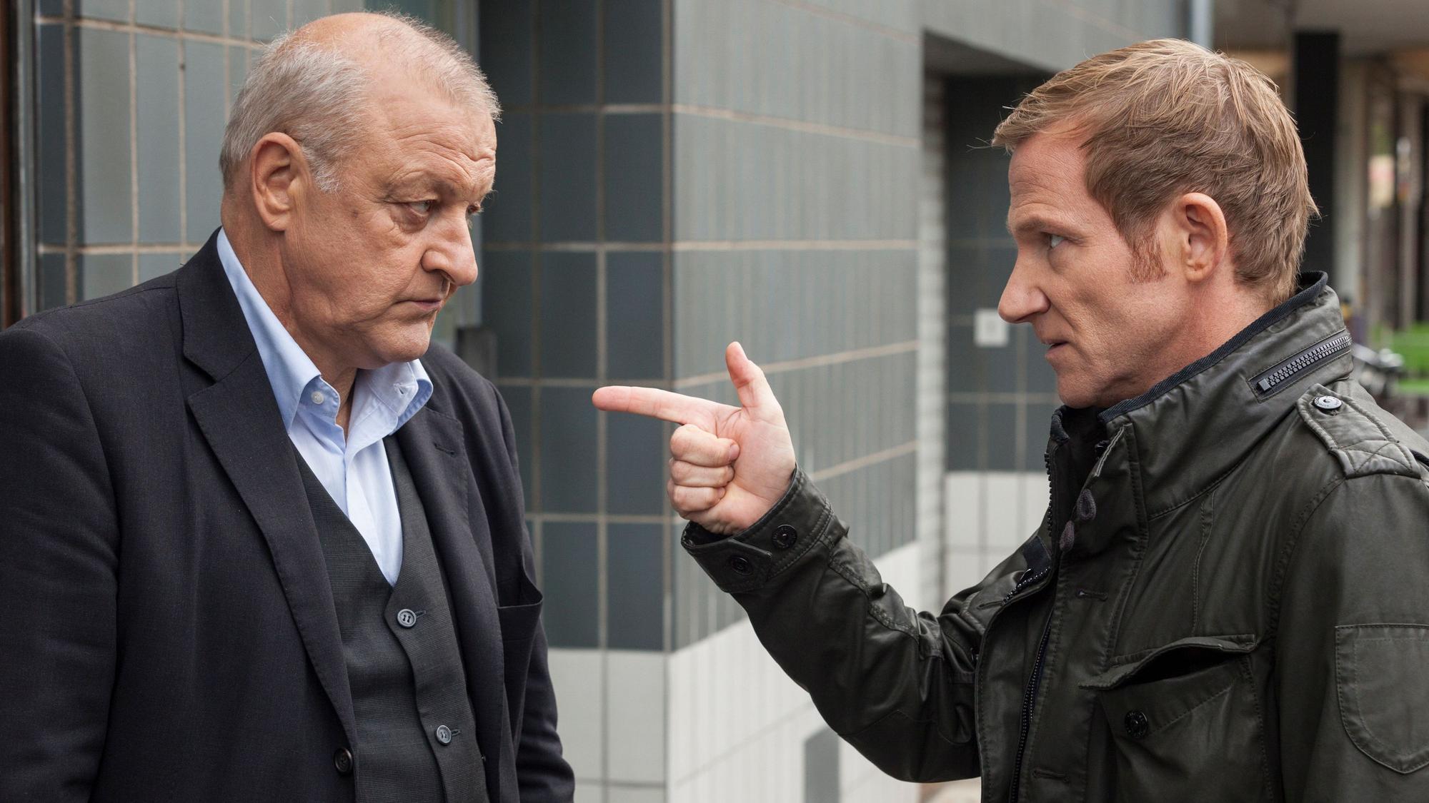 Georg Wilsberg, gespielt von Leonard Lansink, und Roland Jankowsky als Overbeck