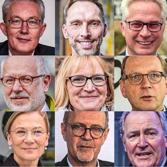 Fünfzehn verschiedene Portraits der gemessen am Geld bestbezahlten Vorstandsvorsitzenden der städtischen Unternehmen in Köln.