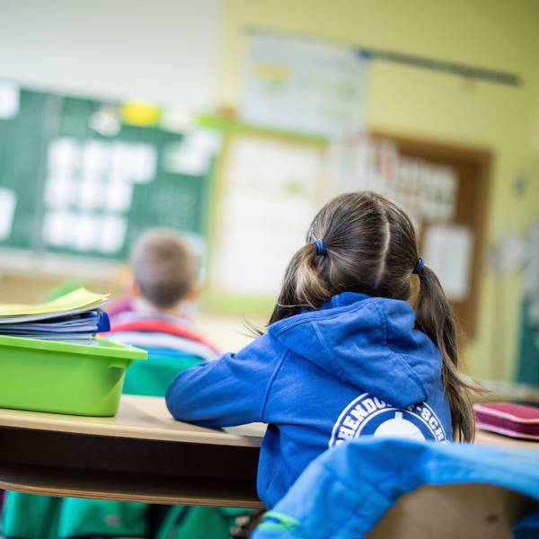 An Schulen fehlen rund 8000 Lehrerinnen und Lehrer.