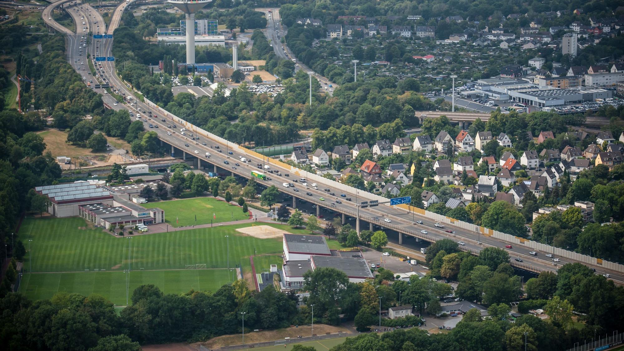 Die Autobahn GmbH prüft ab Montag, 24. März, den Zustand der Stelze. (Archivbild)