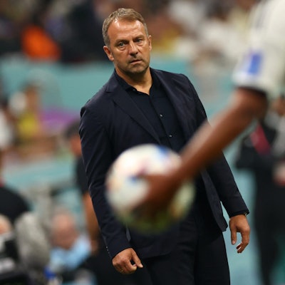 Deutschlands Trainer Hansi Flick an der Seitenlinie.