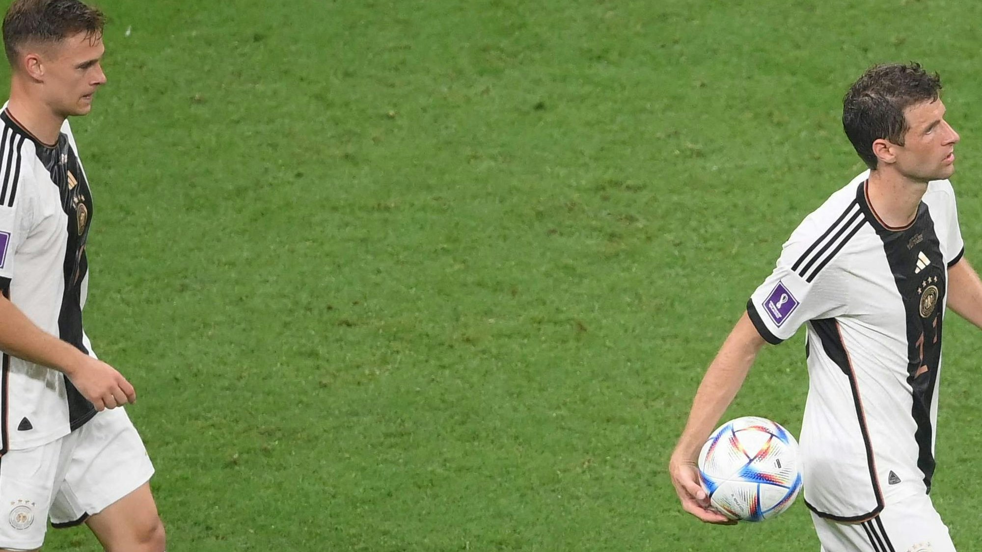 Joshua Kimmich und Thomas Müller auf dem Platz gegen Costa Rica.