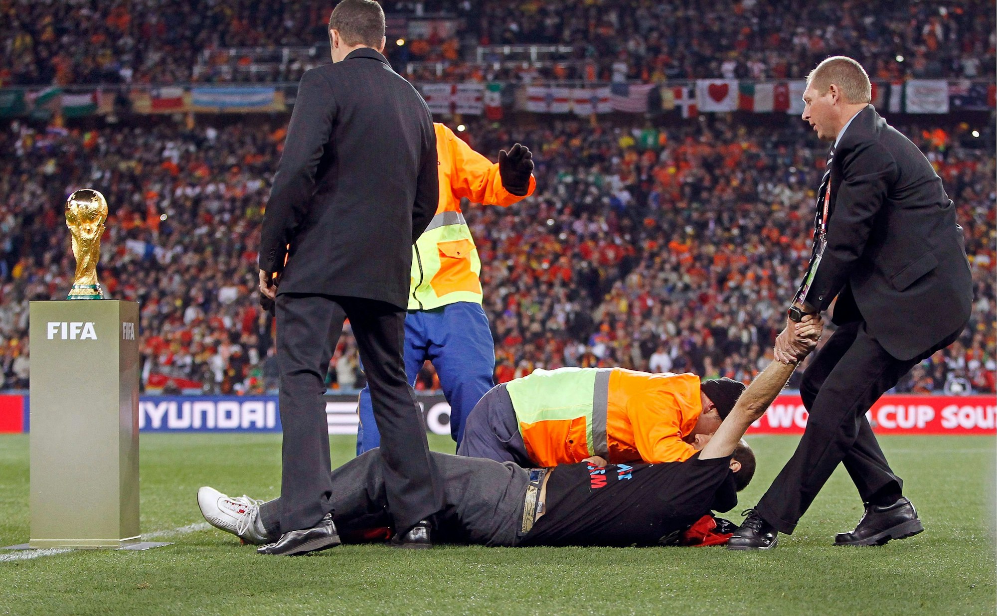 Jimmy Jump, der in Wirklichkeit Jaume Marquet heißt, 2010 bei der Weltmeisterschaft in Südafrika.