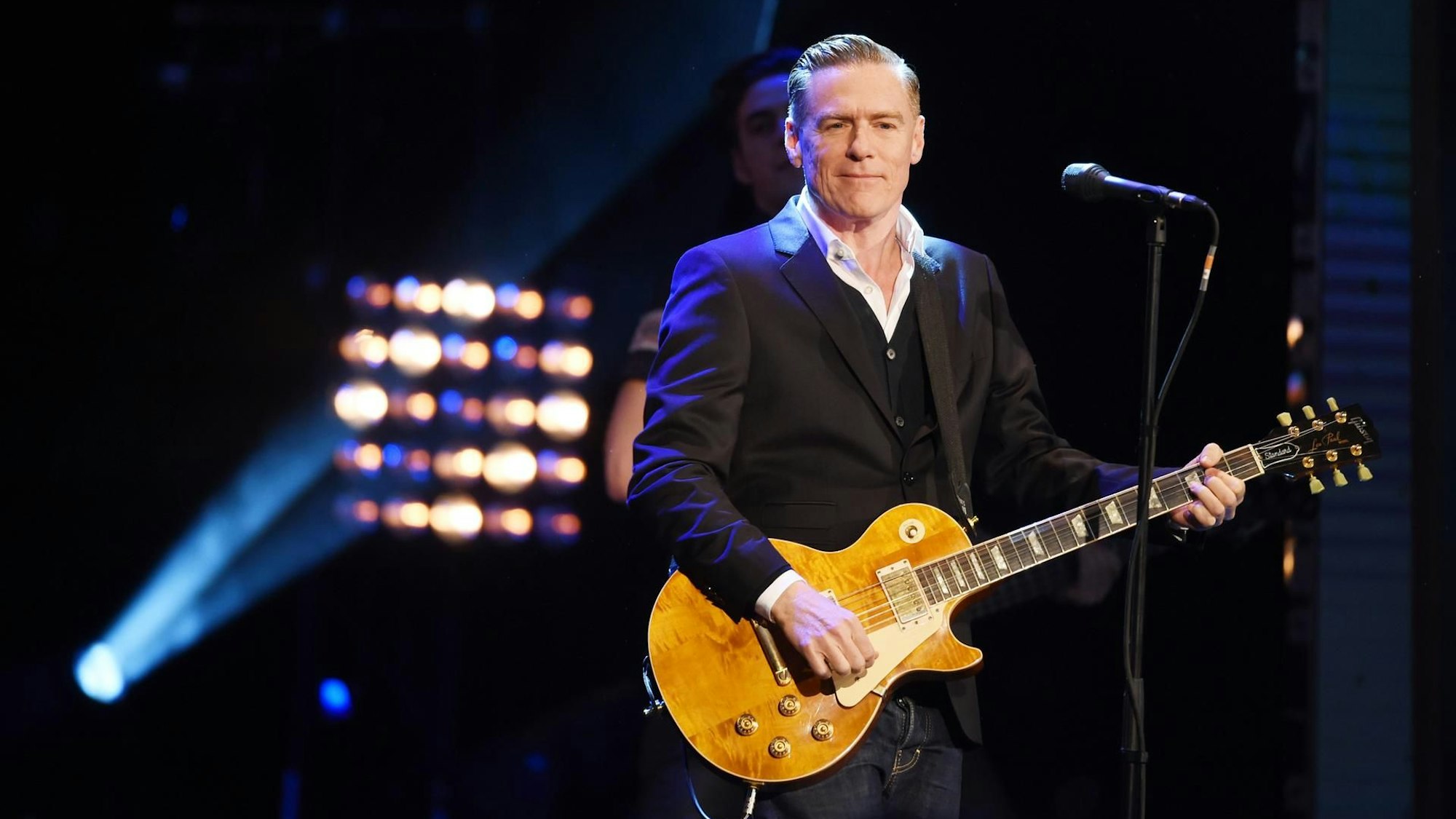 Bryan Adams auf der Bühne.