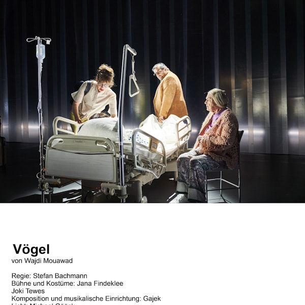 Vögel
von Wajdi Mouawad
Regie: Stefan Bachmann
Bühne und Kostüme: Jana Findeklee
Joki Tewes
Komposition und musikalische Einrichtung: Gajek
Licht: Michael Gööck
Dramaturgie: Lea Goebel
Sprachunterricht Hebräisch: Avraham Applestein
Alexander Schneider
Sprachunterricht Arabisch: Hans Peter Speicher
Sprachunterricht Englisch: Sabina Perry
Foto: Tommy Hetzel
Premiere am 20.09.2019 im Depot 1
Kontakt des Fotografen: hello@tommyhetzel.de
HONORARFREI
Auf dem Bild sehen Sie:
Melanie Kretschmann, Bruno Cathomas und Margot Gödrös