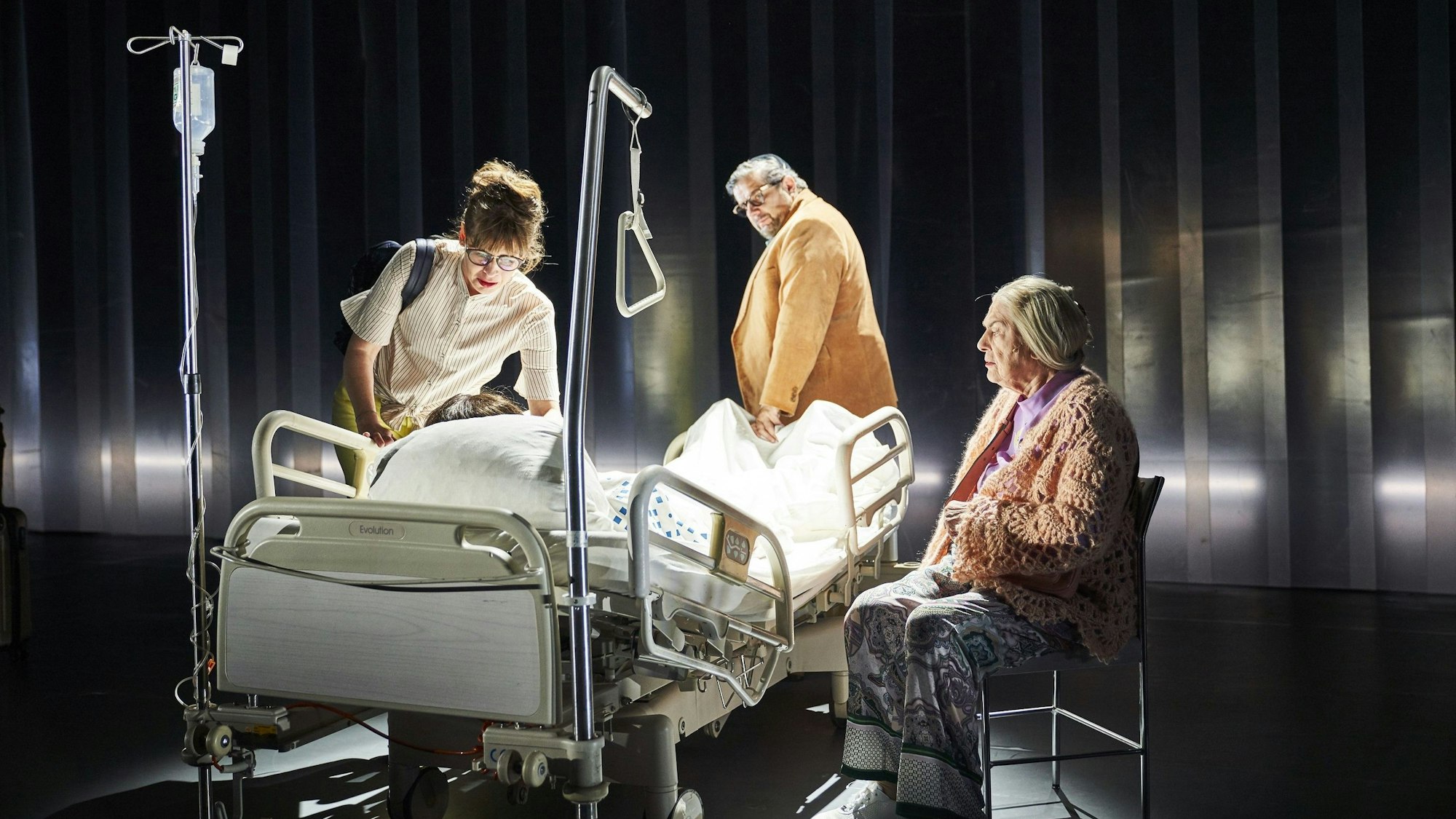 Eine Szene aus „Vögel“ am Schauspiel Köln.