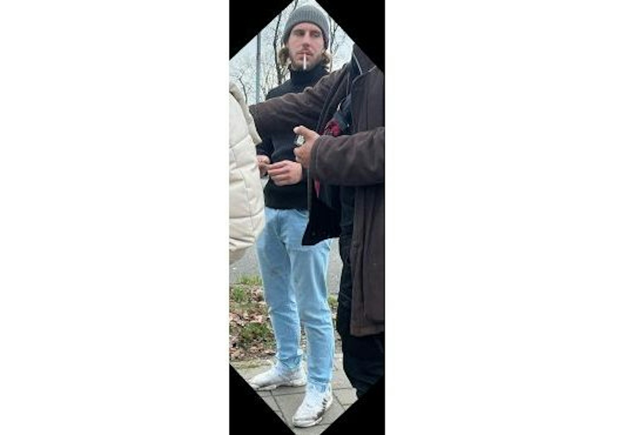 Mutmaßlicher Täter mit Zigarette im Mund.