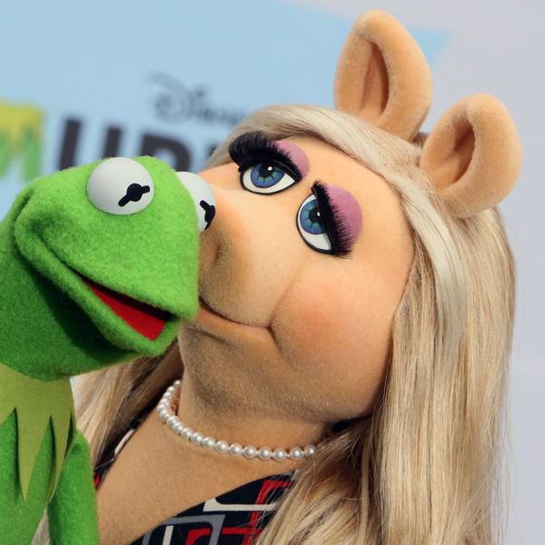 Kermit der Frisch mit seiner großen Liebe Miss Piggy.