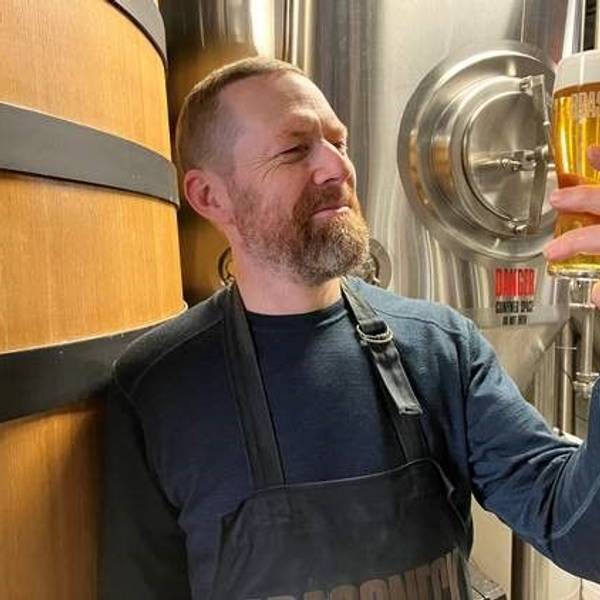 Conrad Gmoser von der Brassneck Brewery trinkt sein Kölsch.