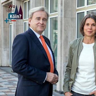 Bernd Petelkau, Christiane Martin und Christian Achtelik stehen vor dem Kölner Rathaus.