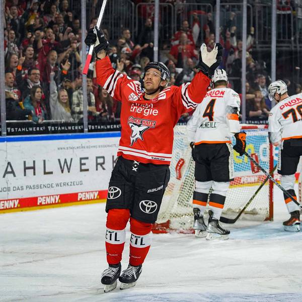 Andreas Thuresson bejubelt seinen Treffer zum 2:1.