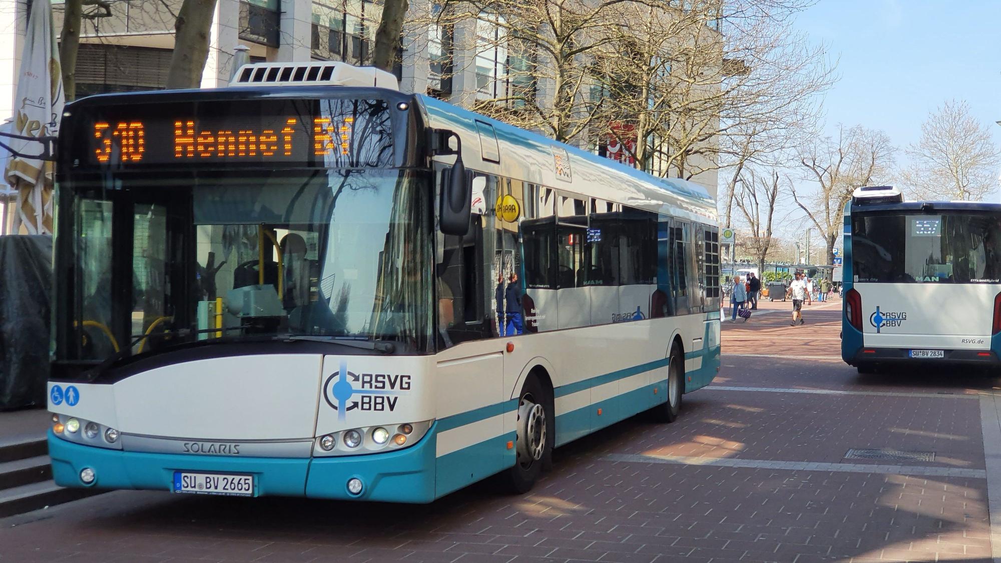 Ein Bus.