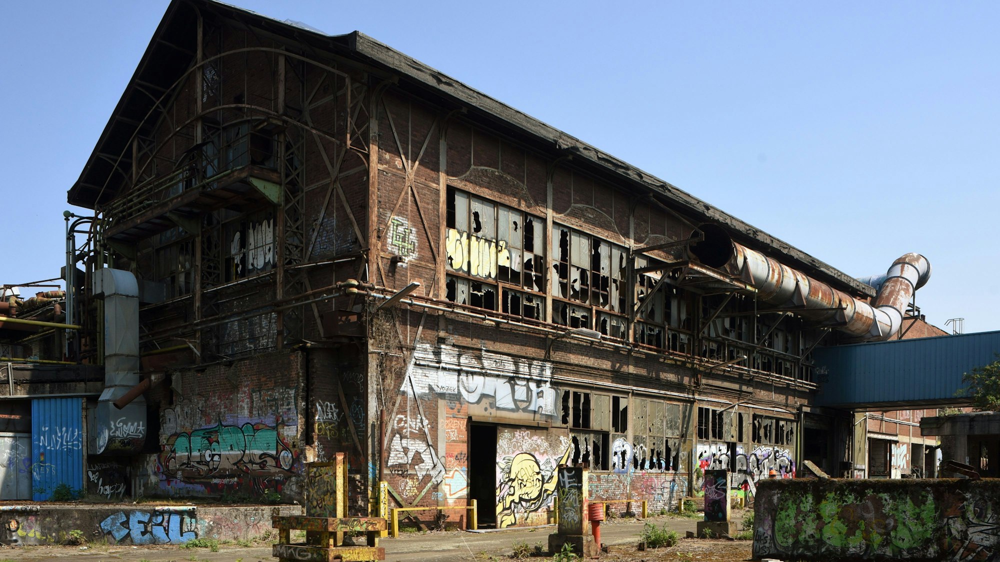 Eine alte Industriehalle auf dem Otto-Langen-Quartier in Mülheim.
