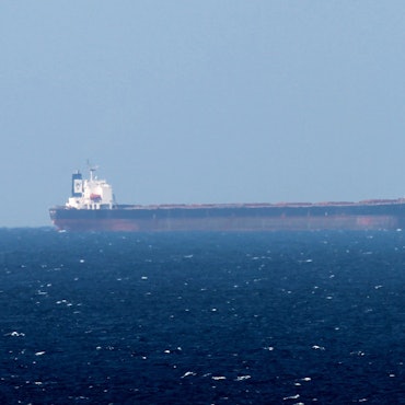 Öltanker im Meer (Symbolfoto). Russland hat laute einem Bericht über hundert Frachter gekauft.