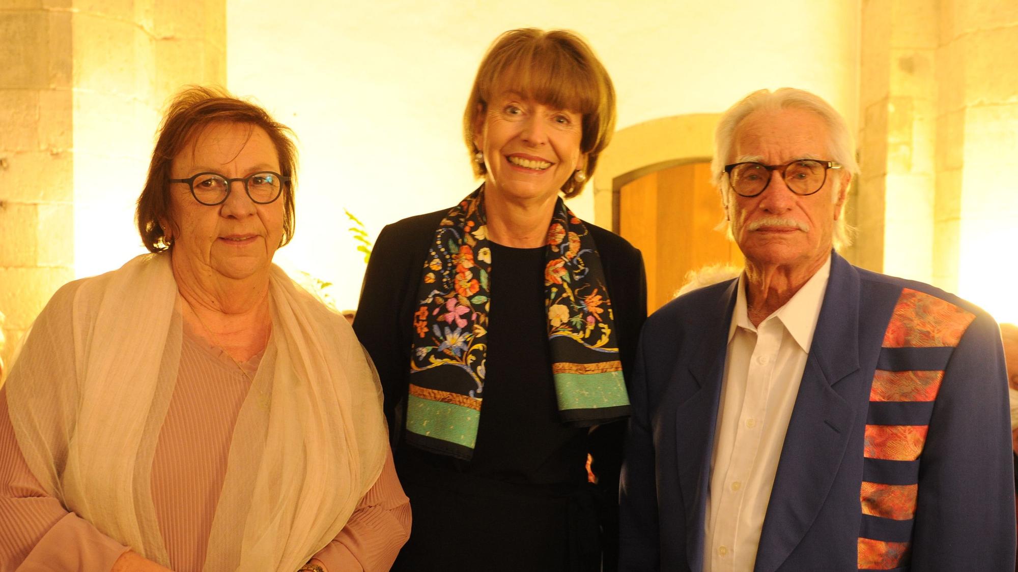 Lydia Berg, Henriette Reker und Hans Süper stehen zusammen und schauen in die Kamera.