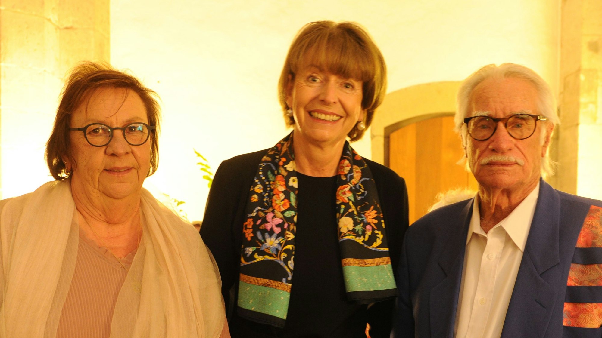 Lydia Berg, Henriette Reker und Hans Süper stehen zusammen und schauen in die Kamera.