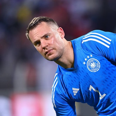 DFB-Kapitän Manuel Neuer mit der „One Love“-Binde bei einem Testspiel Mitte November im Oman.