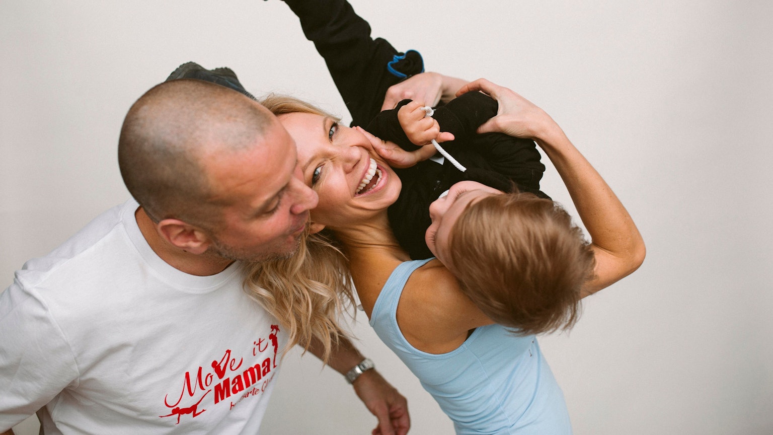 Birte Glang albert mit ihrem Mann und einem ihrer Söhne herum.