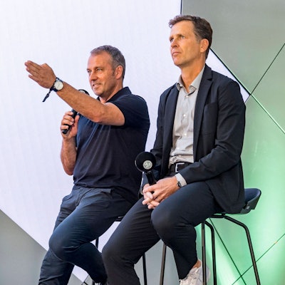 Bei der Eröffnung der DFB-Akademie in Frankfurt blicken Bundestrainer Hansi Flick und DFB-Direktor Oliver Bierhoff in die Zukunft.