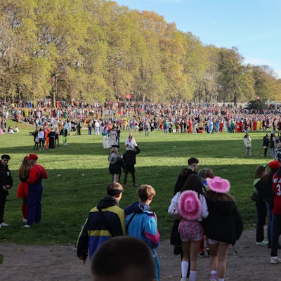 11.11.2022
Köln:
Sessionsauftakt Kölner Karneval
Zülpicher Straße
Entspanntes Feiern auf der Uniwiese
Foto: Martina Goyert