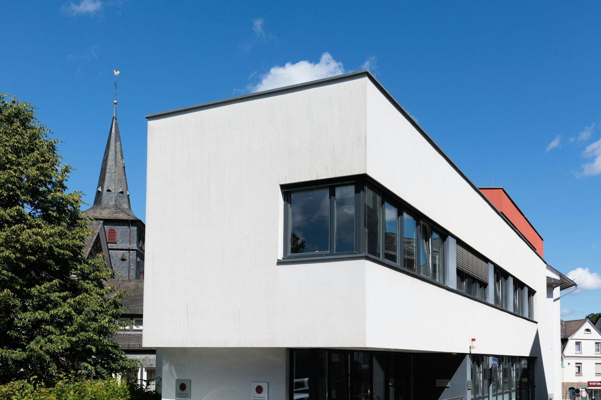 Autorennummer: 14070
25.05.22, Waldbröl
Symbolfotos - Amtsgericht Waldbröl