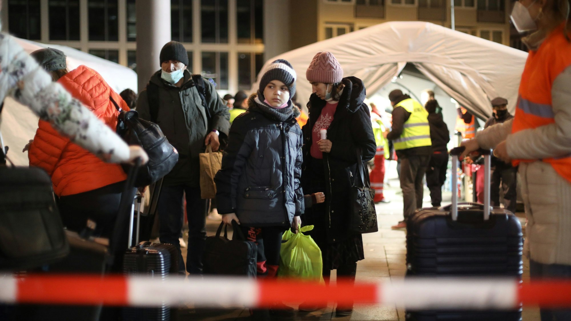 3812 Menschen aus der Ukraine sind derzeit in Köln untergebracht. Unser Bild zeigt die Auffangstation am Breslauer Platz im März 20222.