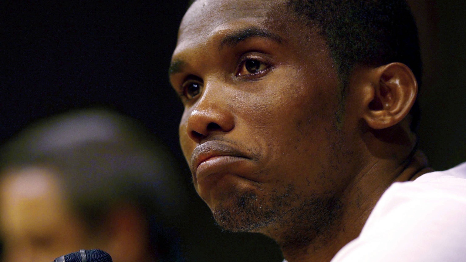 Samuel Eto'o schaut skeptisch (Archivbild)