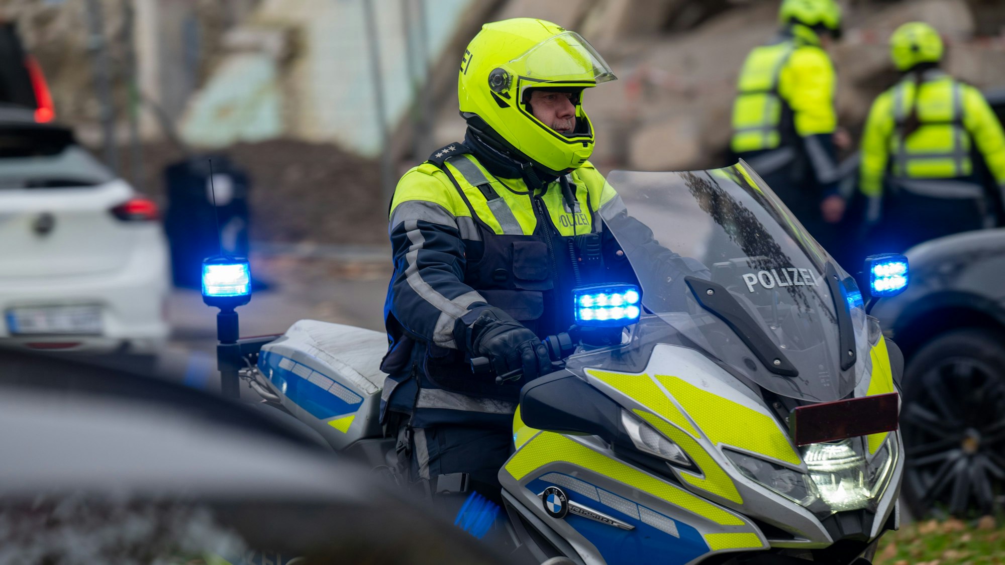 Die Motorradpolizei ist im Einsatz. (Symbolbild)