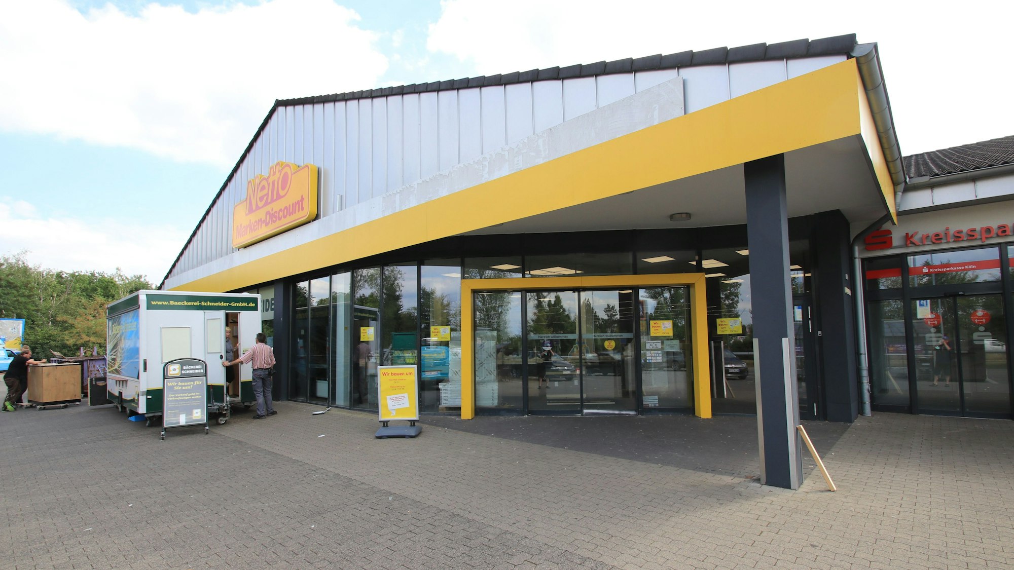 Eine Netto-Filiale bei sonnigem Wetter