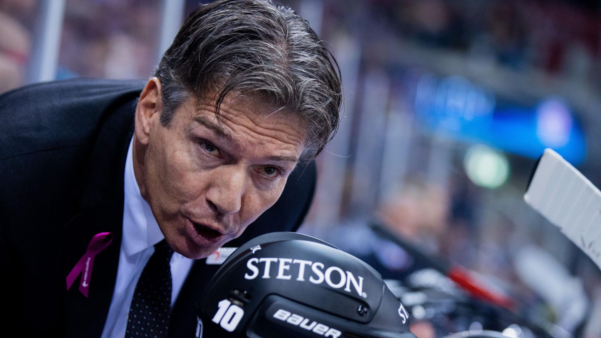 28.10.2022, Nordrhein-Westfalen, Düsseldorf: Eishockey: DEL, Düsseldorfer EG - Kölner Haie, Hauptrunde, 16. Spieltag, PSD Bank Dome. Kölns Trainer Uwe Krupp. Foto: Rolf Vennenbernd/dpa +++ dpa-Bildfunk +++
