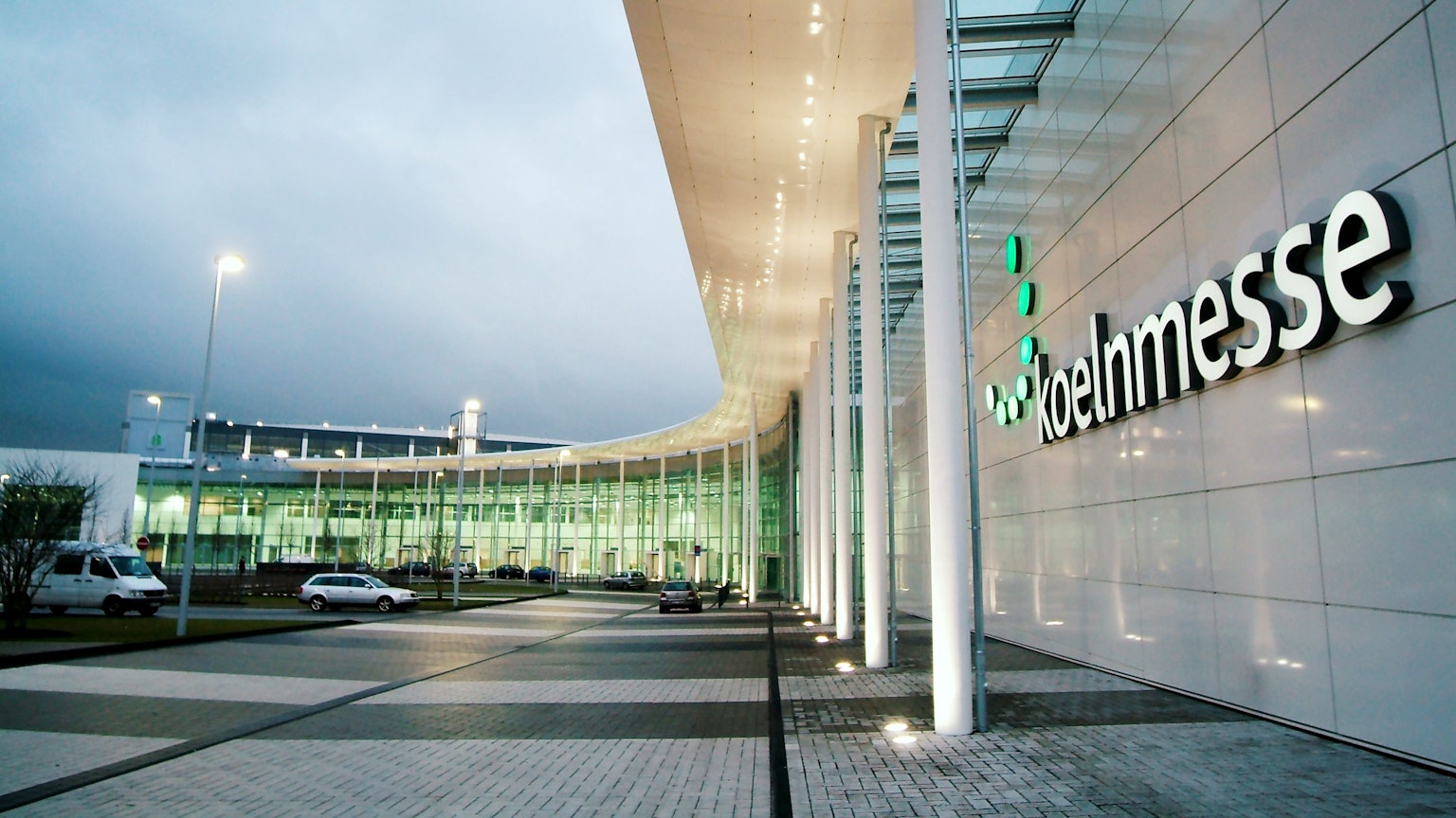 Eingang zur Kölner Messe im Stadtteil Deutz .