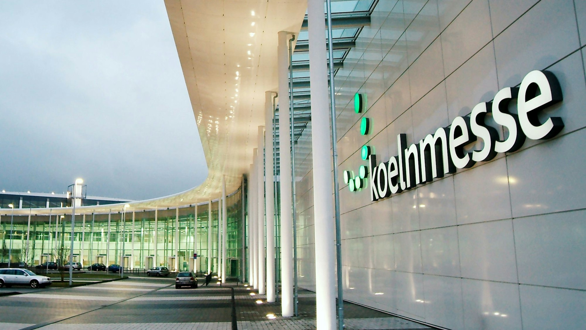 Eingang zur Kölner Messe im Stadtteil Deutz .