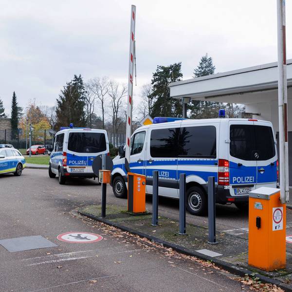 Die Bundesanwaltschaft hat am Mittwochmorgen mehrere Menschen aus der sogenannten Reichsbürgerszene im Zuge einer Razzia festnehmen lassen