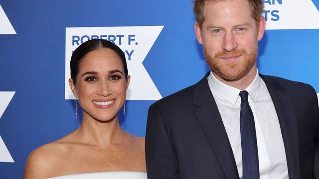 Herzogin Herzogin Meghan und Prinz Harry posieren.