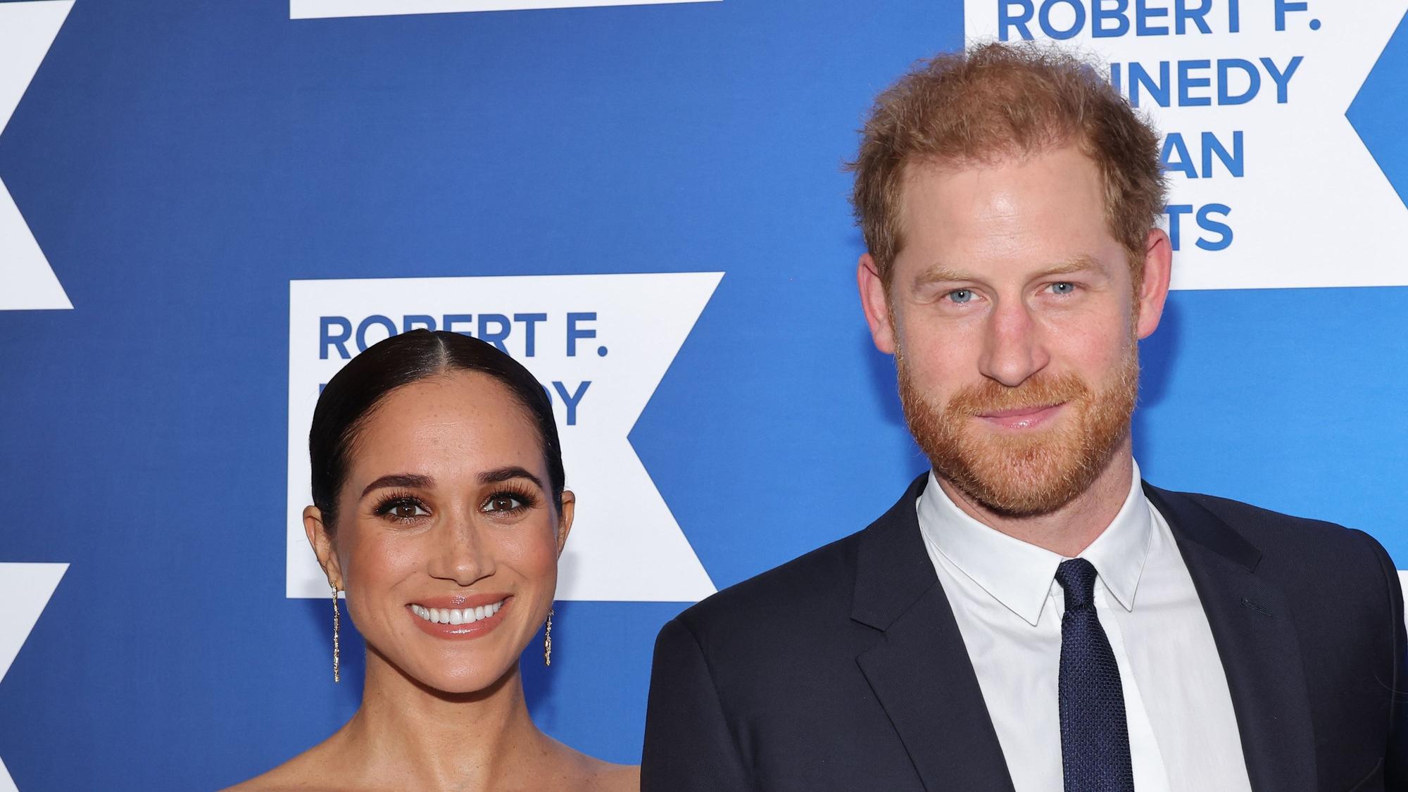 Herzogin Herzogin Meghan und Prinz Harry posieren.