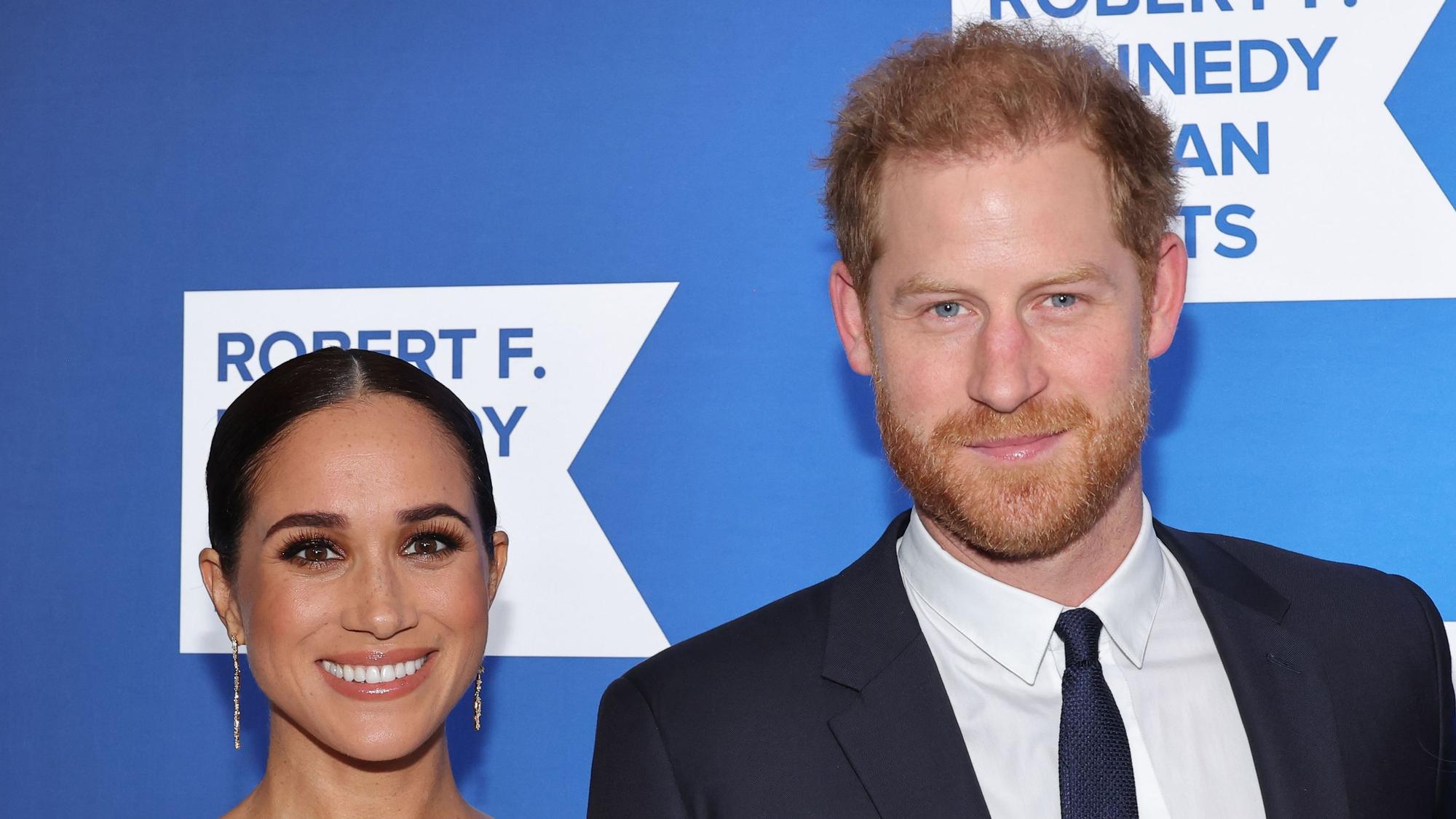 Herzogin Herzogin Meghan und Prinz Harry posieren.