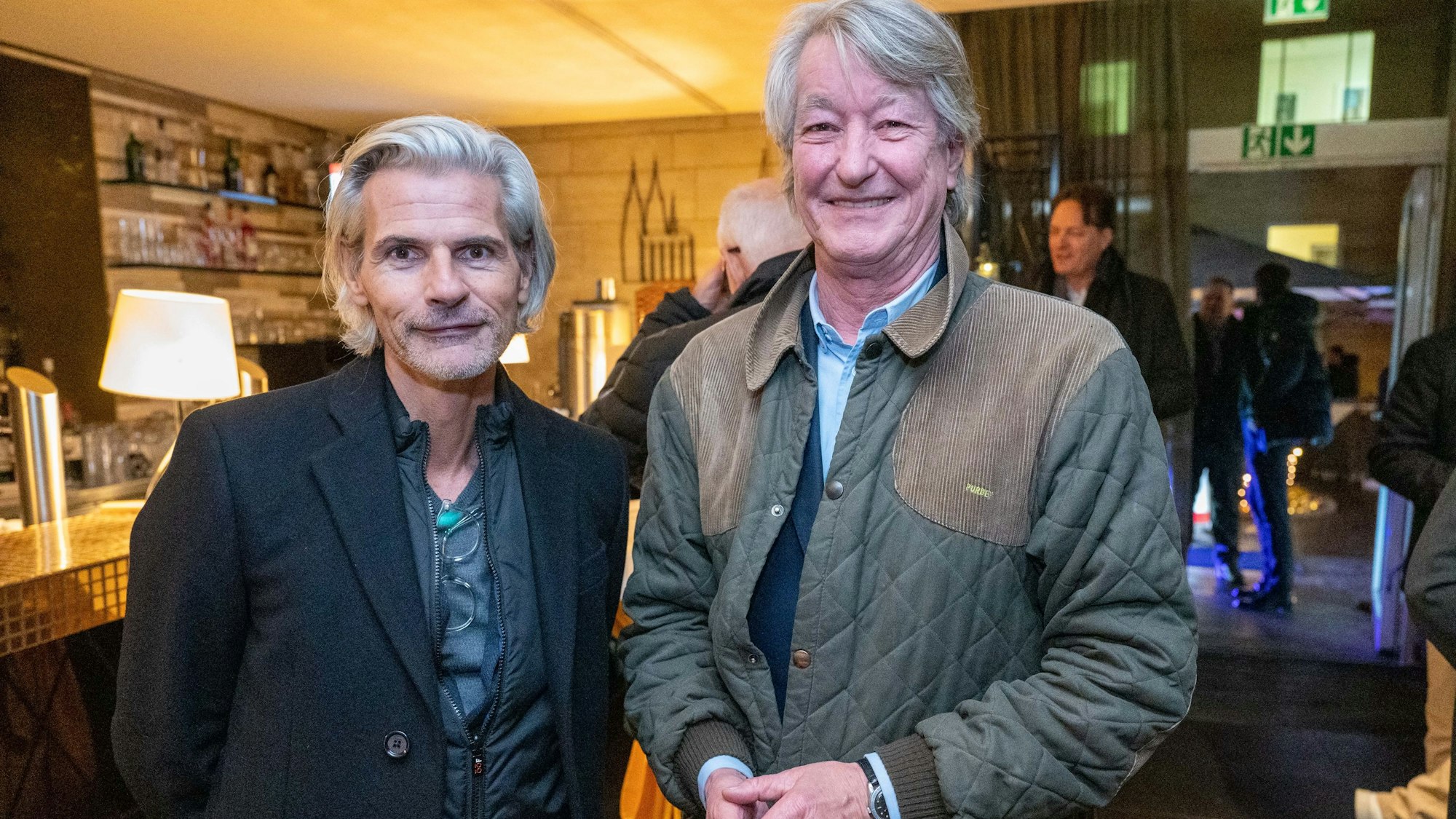 Kulturdezernent Stefan Charles und Herausgeber Christian DuMont Schütte