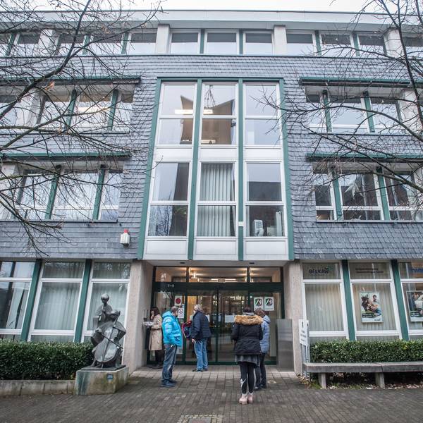Außenansicht des Burscheider Rathauses