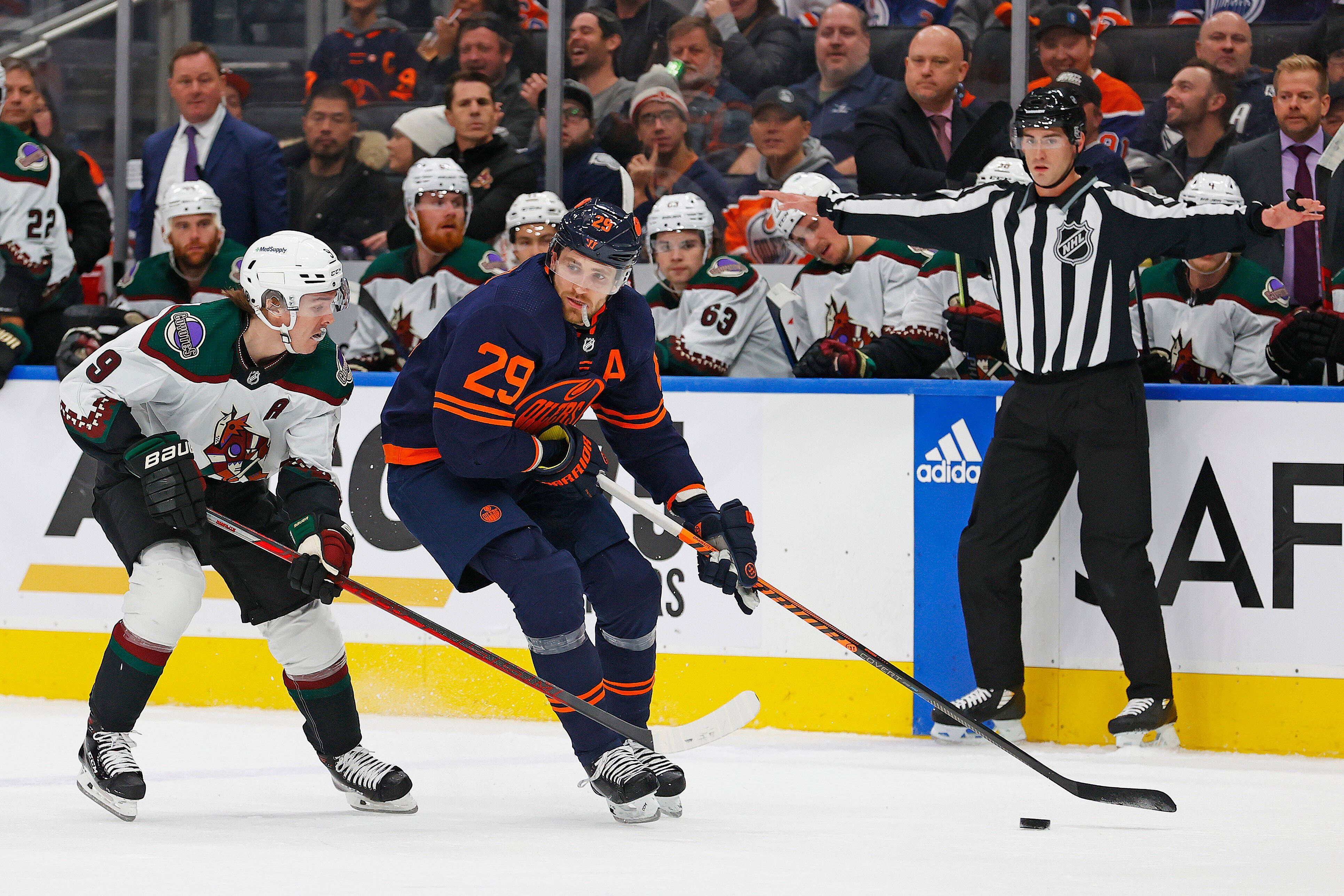 Leon Draisaitl beim Spiel gegen die Arizona Coyotes.