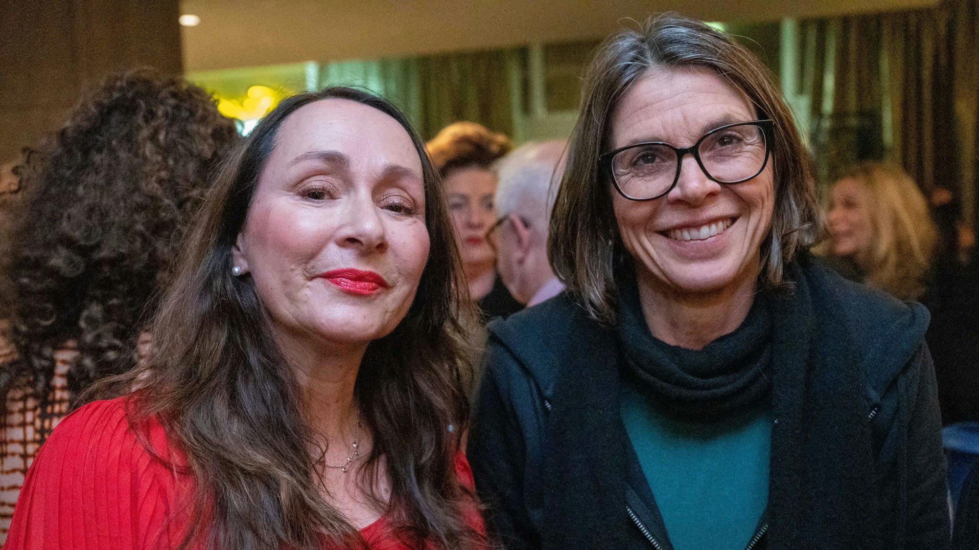 Claudia Hessel (l., RTL West) und Christiane Martin (Grüne)
