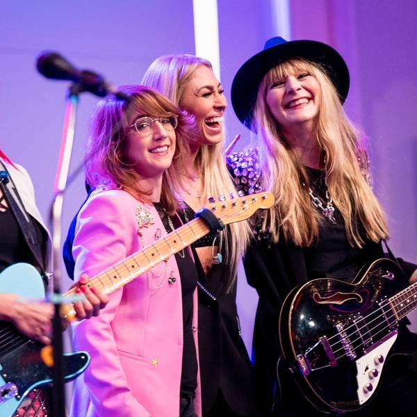 Mätropolis beim Vorstellabend des Festkomitees in der Flora: Jo Eicken (Gitarre), Trish Ross (Drums), Linda Teodosiu (Gesang) und Jenny Gerdts (Bass, v.l.)