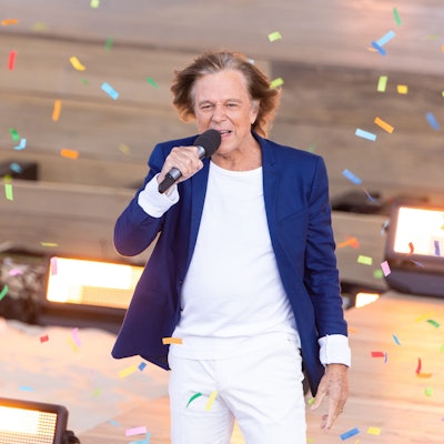 Jürgen Drews auf der Bühne mit Konfetti.