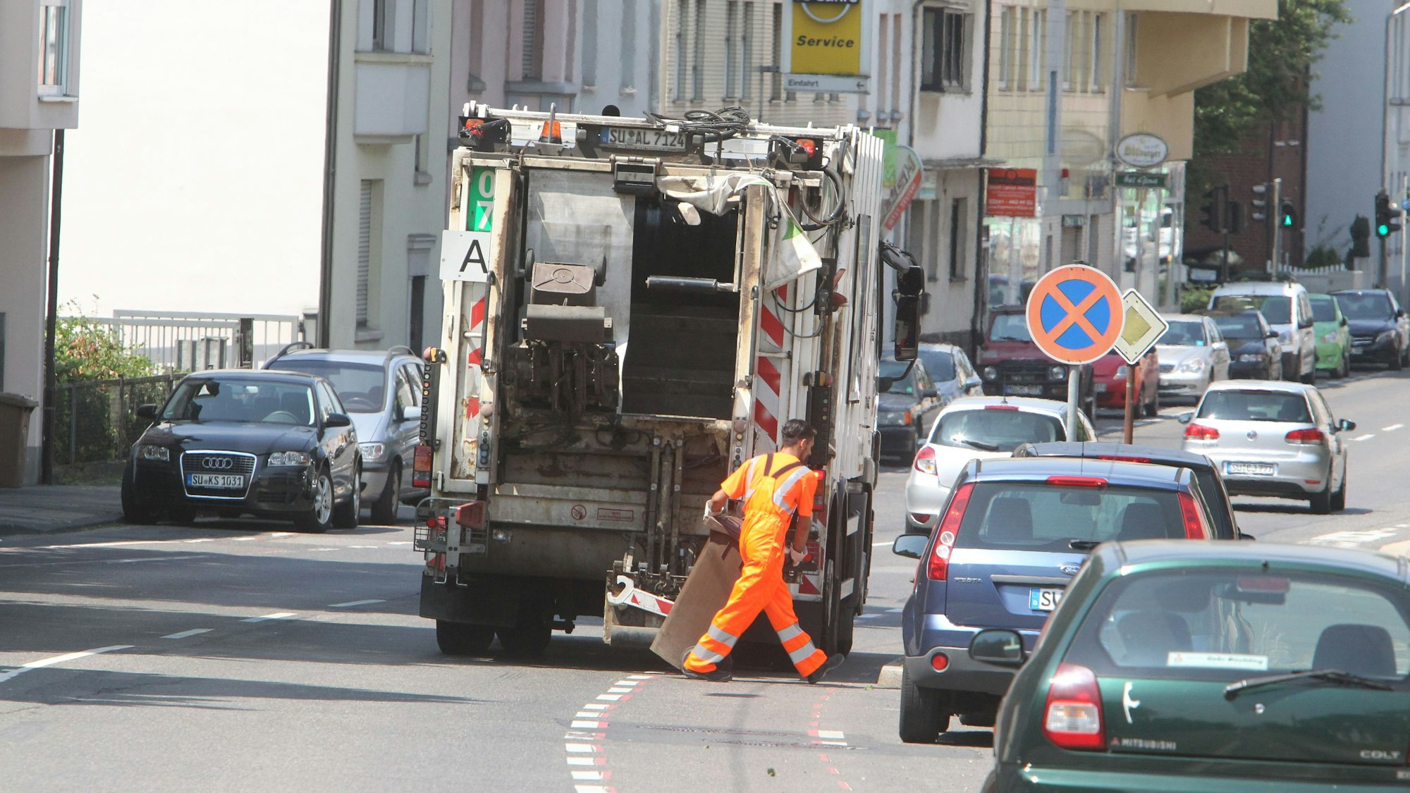 Die Müllabfuhr bei der Arbeit.